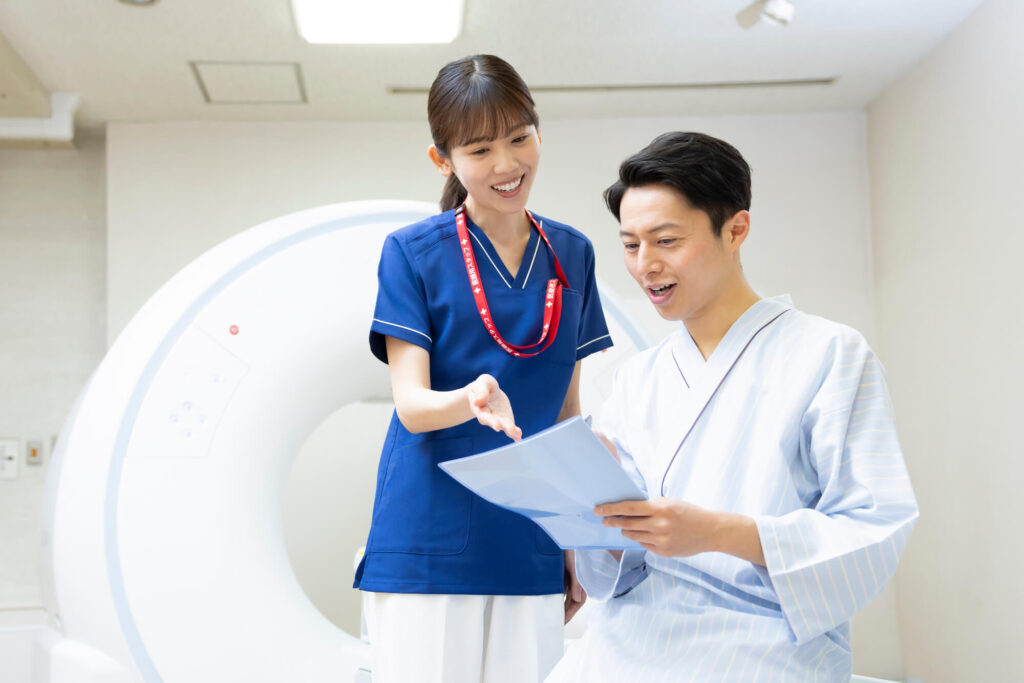 膵臓がんのおもな初期症状には、腹部膨満感や腹部・背中の痛み、体重減少、黄疸がある