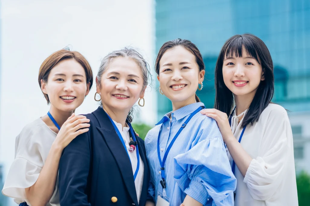女性の人間ドックでは、婦人科検査や乳がん検査、骨密度検査・甲状腺検査・全身の状態を確認する基本検査まで受けられる